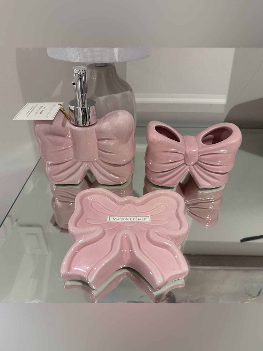 NWT Maison De Baisé Pretty Pink Bow Ceramic Bath Accessory Set of 3 Pieces